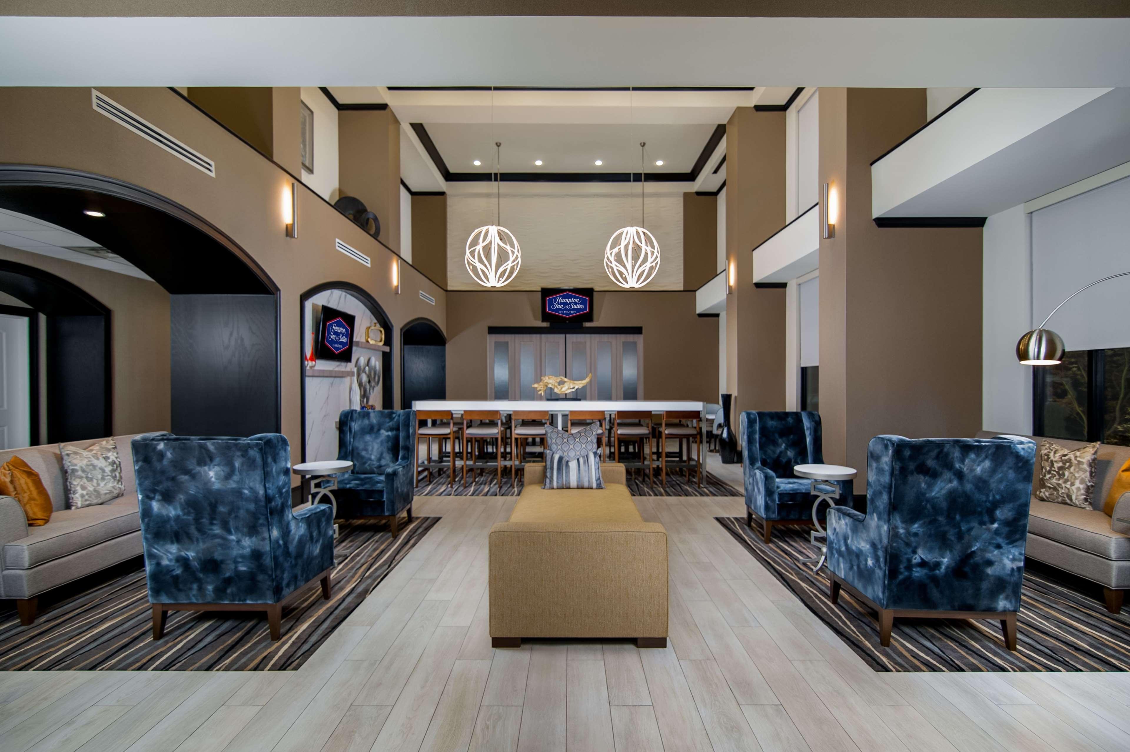 Hampton & Worth-fossil Creek Hotel