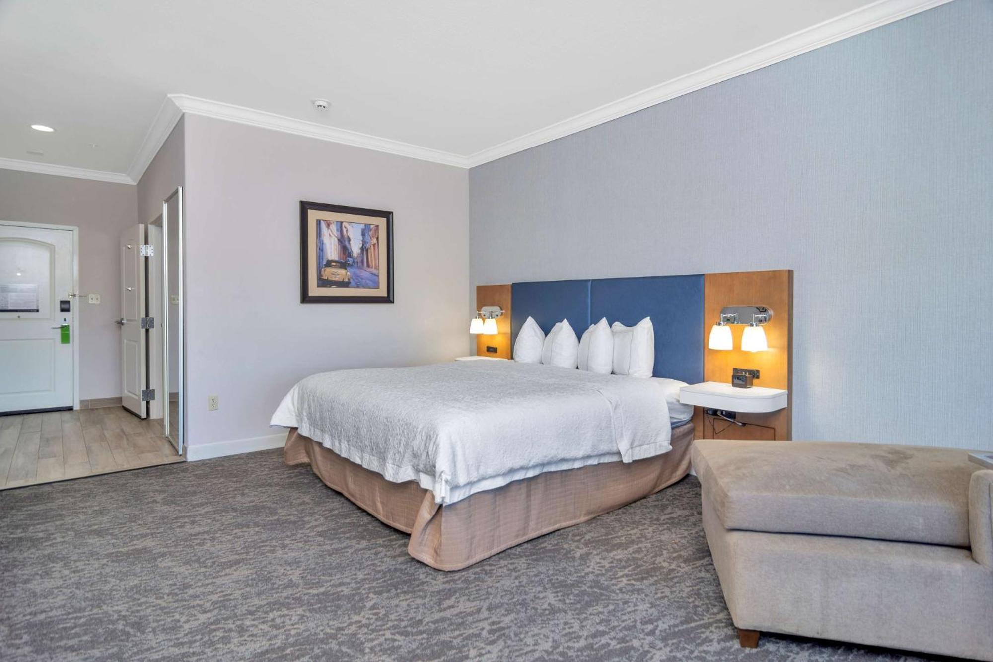 Hampton & Worth-fossil Creek Hotel